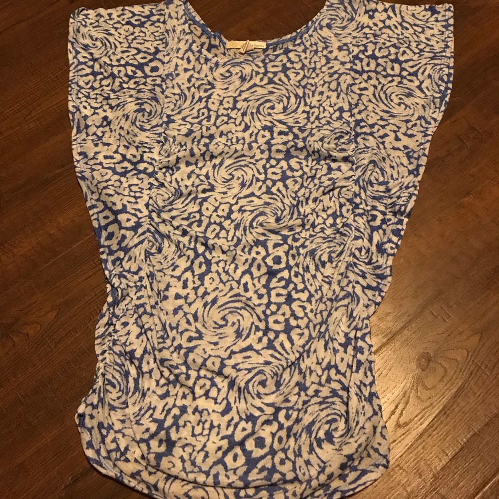 Derek Heart Butterfly sleeve swirl rouged top